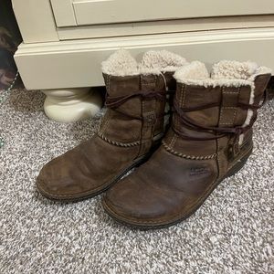 UGG Cove Bootie Size 7